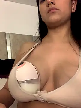 Snapshot of CamiJone chatting on November 24, 2025, 11:37 pm CamiJone online show from November 24, 2025, 11:37 pm