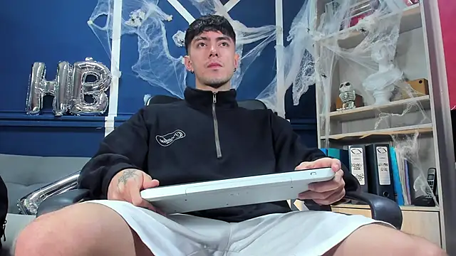 etham wolf  online show from November 1, 2025, 12:51 pm