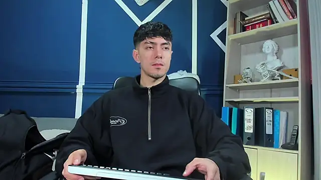 etham wolf  online show from November 15, 2025, 12:02 pm