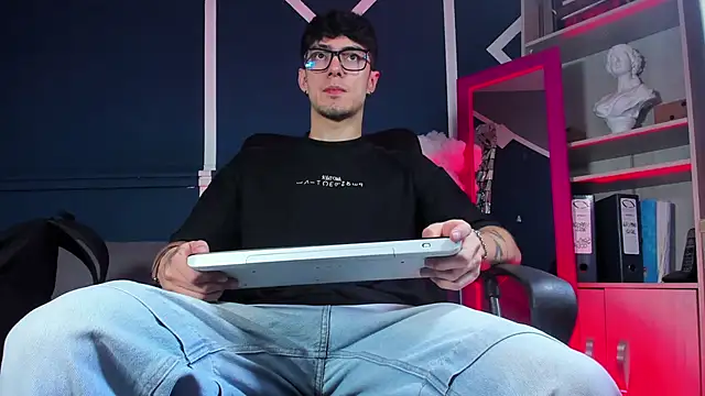 etham wolf  online show from December 1, 2025, 3:50 pm