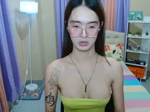 Snapshot of XxTsUncutAskaxX chatting on May 27, 2026, 4:15 pm XxTsUncutAskaxX online show from May 27, 2026, 4:15 pm
