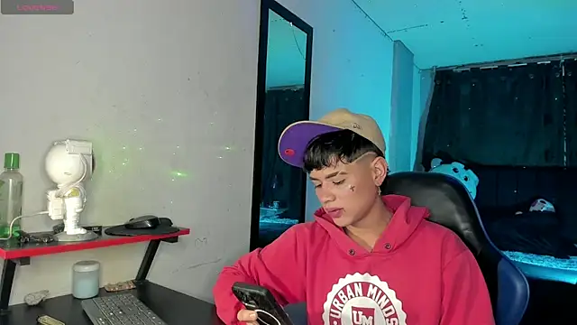 Jostin18 online show from April 14, 2026, 7:53 pm