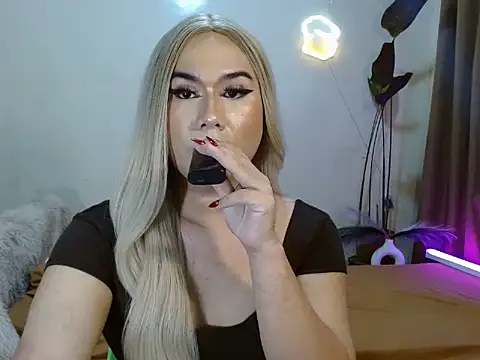 Snapshot of longoria_crawford chatting on September 19, 2025, 6:19 pm longoria crawford online show from September 19, 2025, 6:19 pm