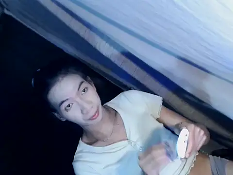 Snapshot of xyourdreamtrans chatting on October 1, 2025, 4:40 am xyourdreamtrans online show from October 1, 2025, 4:40 am