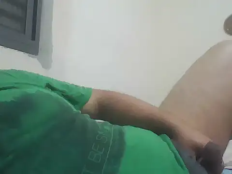 Snapshot of Luised80 chatting on November 2, 2025, 7:22 am Luised80 online show from November 2, 2025, 7:22 am