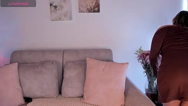 Snapshot of Estrer_collins chatting on September 16, 2025, 7:15 pm Estrer collins online show from September 16, 2025, 7:15 pm