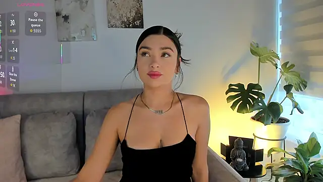 Snapshot of Estrer_collins chatting on October 23, 2025, 9:35 pm Estrer collins online show from October 23, 2025, 9:35 pm