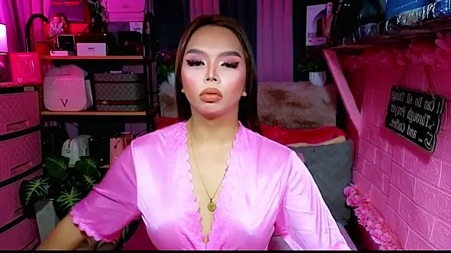 Snapshot of MoniqueCeleste chatting on October 28, 2025, 12:03 am MoniqueCeleste online show from October 28, 2025, 12:03 am