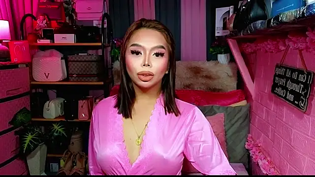 Snapshot of MoniqueCeleste chatting on October 29, 2025, 12:57 am MoniqueCeleste online show from October 29, 2025, 12:57 am