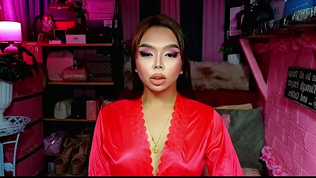 Snapshot of MoniqueCeleste chatting on November 3, 2025, 2:35 am MoniqueCeleste online show from November 3, 2025, 2:35 am