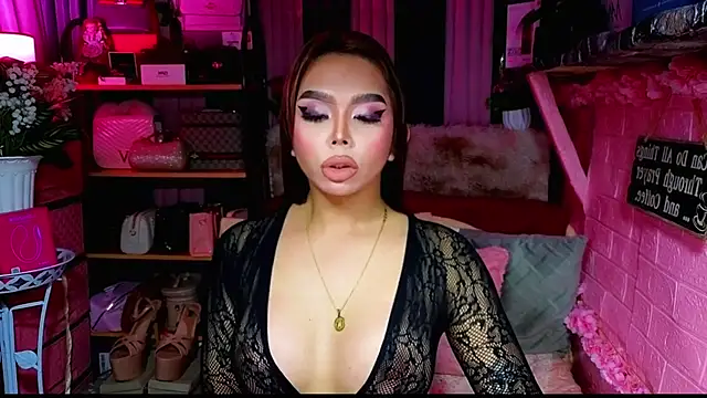 Snapshot of MoniqueCeleste chatting on November 4, 2025, 6:29 pm MoniqueCeleste online show from November 4, 2025, 6:29 pm