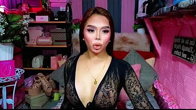 Snapshot of MoniqueCeleste chatting on November 6, 2025, 5:03 pm MoniqueCeleste online show from November 6, 2025, 5:03 pm