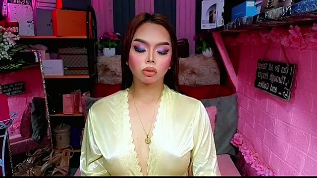 Snapshot of MoniqueCeleste chatting on November 21, 2025, 3:49 am MoniqueCeleste online show from November 21, 2025, 3:49 am