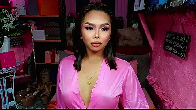 Snapshot of MoniqueCeleste chatting on November 22, 2025, 4:28 pm MoniqueCeleste online show from November 22, 2025, 4:28 pm