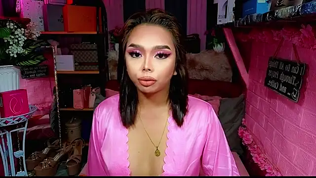 Snapshot of MoniqueCeleste chatting on November 23, 2025, 4:34 am MoniqueCeleste online show from November 23, 2025, 4:34 am