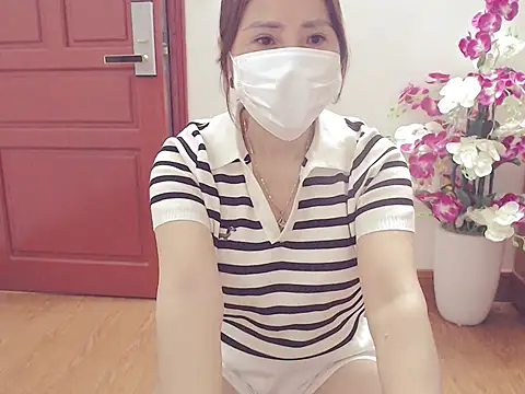 Snapshot of ruby_8x chatting on October 30, 2025, 12:23 am ruby 8x online show from October 30, 2025, 12:23 am