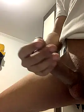 Snapshot of bomenovo11 chatting on November 5, 2025, 2:11 am bomenovo11 online show from November 5, 2025, 2:11 am