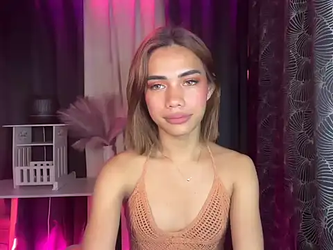 Snapshot of Lovelynikki03 chatting on October 20, 2025, 6:52 pm Lovelynikki03 online show from October 20, 2025, 6:52 pm