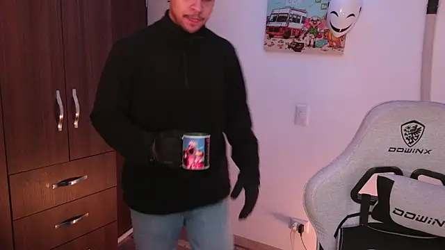 domsantiago  online show from December 14, 2025, 4:07 am