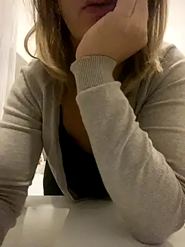 Snapshot of Veryvery30 chatting on November 8, 2025, 3:56 pm Veryvery30 online show from November 8, 2025, 3:56 pm