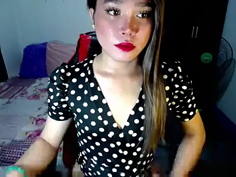 Urassiansweetcummer online show from October 20, 2025, 2:12 am