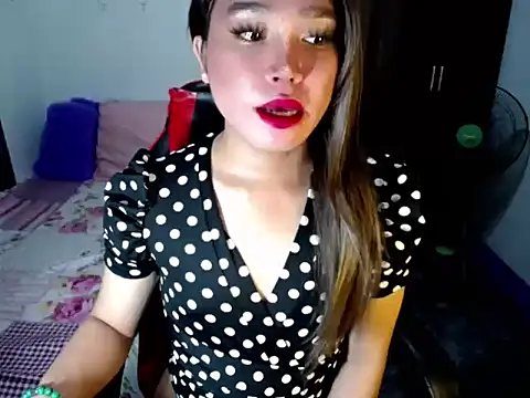 Urassiansweetcummer online show from October 24, 2025, 2:08 am