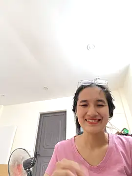 Snapshot of Shulee21 chatting on October 4, 2025, 4:32 am Shulee21 online show from October 4, 2025, 4:32 am