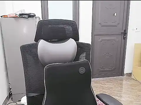 Snapshot of Shulee21 chatting on October 13, 2025, 2:33 am Shulee21 online show from October 13, 2025, 2:33 am