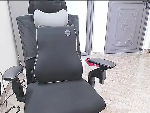 Snapshot of Shulee21 chatting on October 18, 2025, 2:25 am Shulee21 online show from October 18, 2025, 2:25 am