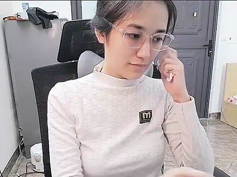 Snapshot of Shulee21 chatting on October 20, 2025, 3:40 am Shulee21 online show from October 20, 2025, 3:40 am