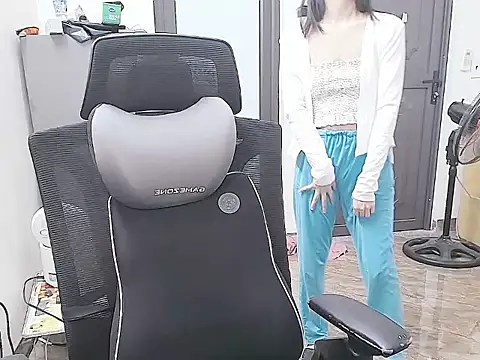 Snapshot of Shulee21 chatting on October 25, 2025, 2:30 am Shulee21 online show from October 25, 2025, 2:30 am