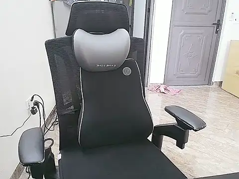 Snapshot of Shulee21 chatting on October 29, 2025, 4:37 am Shulee21 online show from October 29, 2025, 4:37 am