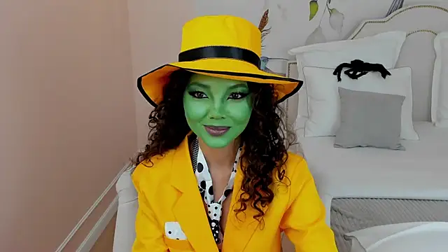 MargaretPeace online show from November 1, 2025, 3:08 am