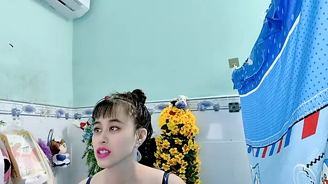 Snapshot of emgaixinhngoan chatting on September 15, 2025, 2:28 pm emgaixinhngoan online show from September 15, 2025, 2:28 pm