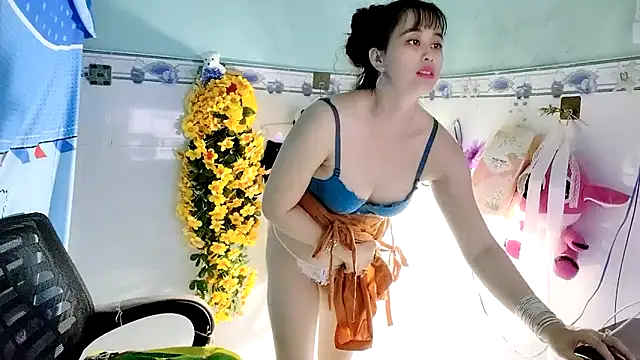 Snapshot of emgaixinhngoan chatting on October 2, 2025, 4:03 pm emgaixinhngoan online show from October 2, 2025, 4:03 pm