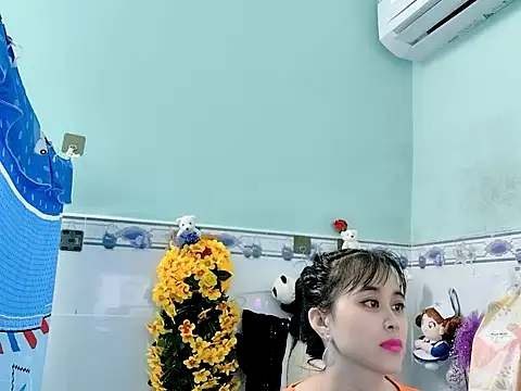 Snapshot of emgaixinhngoan chatting on October 9, 2025, 12:14 pm emgaixinhngoan online show from October 9, 2025, 12:14 pm