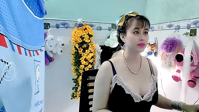 Snapshot of emgaixinhngoan chatting on October 10, 2025, 3:33 pm emgaixinhngoan online show from October 10, 2025, 3:33 pm