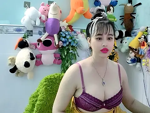 Snapshot of emgaixinhngoan chatting on October 14, 2025, 12:44 am emgaixinhngoan online show from October 14, 2025, 12:44 am