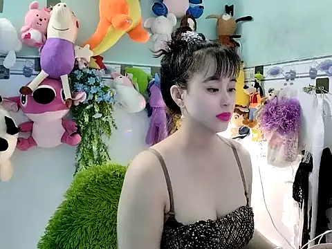 Snapshot of emgaixinhngoan chatting on October 16, 2025, 4:13 am emgaixinhngoan online show from October 16, 2025, 4:13 am