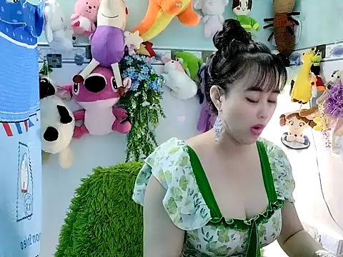 Snapshot of emgaixinhngoan chatting on October 19, 2025, 12:39 pm emgaixinhngoan online show from October 19, 2025, 12:39 pm