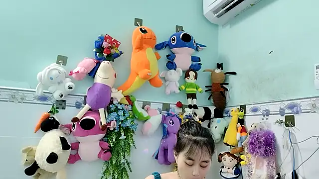 Snapshot of emgaixinhngoan chatting on October 28, 2025, 6:17 am emgaixinhngoan online show from October 28, 2025, 6:17 am