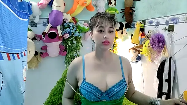 Snapshot of emgaixinhngoan chatting on November 7, 2025, 1:00 pm emgaixinhngoan online show from November 7, 2025, 1:00 pm