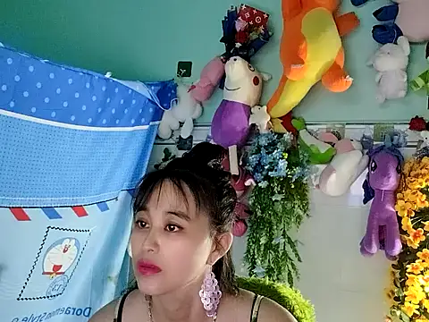 Snapshot of emgaixinhngoan chatting on November 9, 2025, 2:48 pm emgaixinhngoan online show from November 9, 2025, 2:48 pm