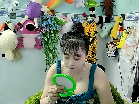 Snapshot of emgaixinhngoan chatting on November 19, 2025, 2:22 am emgaixinhngoan online show from November 19, 2025, 2:22 am