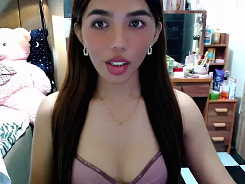 urswtasian chesca online show from November 17, 2025, 1:39 pm