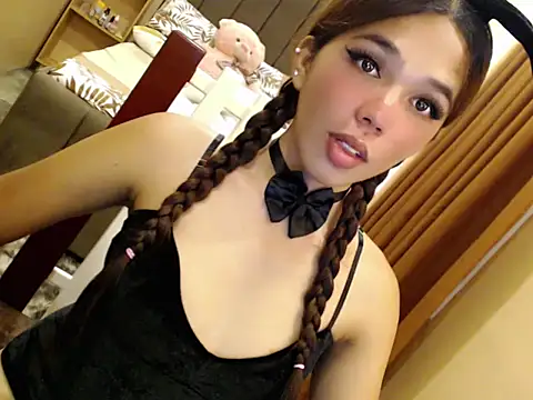 urswtasian chesca online show from May 17, 2026, 12:41 am