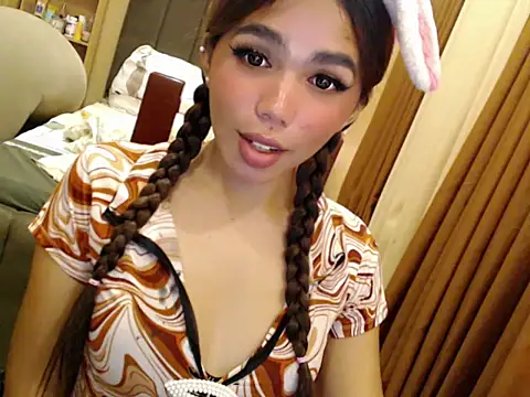 urswtasian chesca online show from June 3, 2026, 4:45 pm