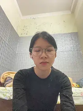 meomeo2k6 online show from December 23, 2025, 8:12 am