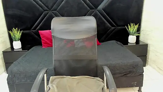 Dantzel  online show from January 7, 2026, 6:54 pm