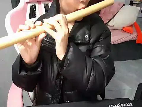 Ori-Yannie online show from November 19, 2025, 2:06 pm